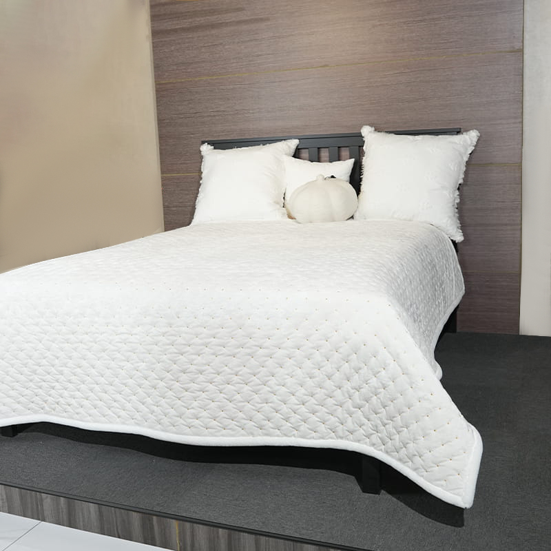 Aurum Plumarium Quilt Set
